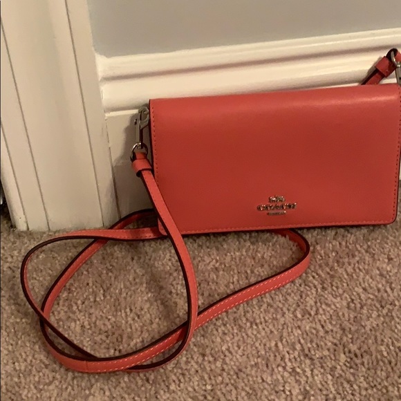 Coach Handbags - 👜 Coach Fold Over Clutch With Removable Strap 👜